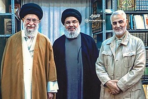 <span>Zamiast obwinia Hamas i Hezbollah za wcignicie Libanu w kolejn wojn, rzd libaski spieszy si z oskareniem Izraela o zabicie terrorysty Hamasu i naruszenie libaskiej przestrzeni powietrznej, eby atakowa cele terrorystów w Syrii. Na zdjciu: Nasrallah z Alim Chameneimem oraz Kasemem Soleimanim. (ródo: Wikipedia)</span>