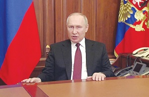 Wadimir Putin autoryzujcy operacj wojskow w Ukrainie.(ródo zdjcia: REUTERS TV)