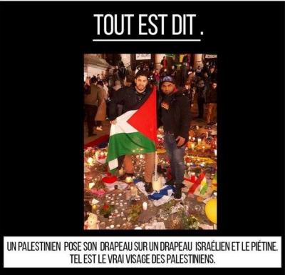W ramach solidarnoci z ofiarami w Brukseli pewna kobieta w hidabie podara flag izraelsk, pewien mczyzna starannie zakry j flag palestysk, a tutaj kolejny stoi na fladze izraelskiej i zatyka na niej flag palestysk. Wokó tum, który przyszed wyrazi swoj solidarno - wida aprobuj taki wyraz solidarnoci z ofiarami islamskiego terroryzmu, bo nikt nie reaguje.