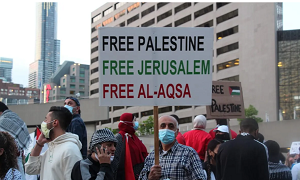 Toronto. Ludzie zbierajcy si na demonstracj w Midzynarodowym Dniu Nakby (Zdjcie: Seyet Aydogan.)