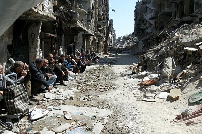 Obóz palestyskich uchodców Yarmuk, w Syrii, zbombardowany przez siy rzdowe w 2015 roku.  