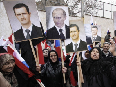 Muzaffar Salman/ Associated Press Syryjczycy trzymaj portrety prezydenta Baszara al-Assada i prezydenta Rosji Wadimira Putina podczas demonstracji w Damaszku w 2012 r.