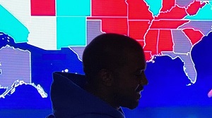 Kanye West na tle mapy pokazującej dominujące elektoraty demokratów i republikanów. Źródło: Twitter.