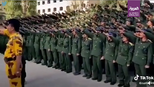 onierze Huti oddaj salut nazistowski. (Zrzut z ekranu wideo: https://www.facebook.com/watch/?v=2462360657405668 )