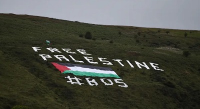 Piłka nożna - International Friendly – Irlandia Północna v Izrael - Windsor Park, Belfast, Wielka Brytania – 11 września 2018 r. Hasło „Free Palestine” wypisane na wzgórzu poza stadionem(zdjęcie: CLODAGH KILCOYNE/REUTERS)