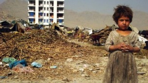 Afganistan po 13 latach okupacji: miertelno niemowlt wynosi 117 zgonów na 1000 ywych urodze – najwysza na wiecie (Zachodni Brzeg – 13, Gaza – 15). Stopie alfabetyzacji: Afganistan 28%, Zachodni Brzeg i Gaza 95%.
