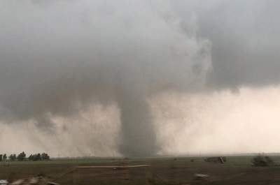 Tornado podczas burzy w Mangum, Oklahoma.Reuters