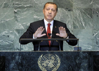 Prezydent Turcji, Recep Tayyip Erdogan, nalega obecnie na reprezentacj muzumask (sunnick) w Radzie Bezpieczestwa ONZ. Na zdjciu: Erdogan przemawia do Zgromadzenia Ogólnego ONZ 23 wrzenia 2011 r. (Zdjcie: ONZ)