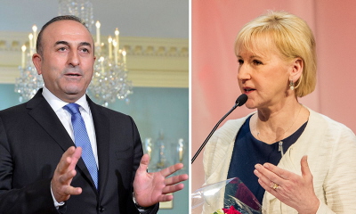 Turecki minister spraw zagranicznych, Mevlut Cavusoglu (po lewej) ostro rozprawi si z krajami europejskimi za “rasizm, antyislamizm i anty turecko”, czciowo w reakcji na tweet szwedzkiej minister spraw zagranicznych, Margot Wallstrom (po prawej), która napisaa: \