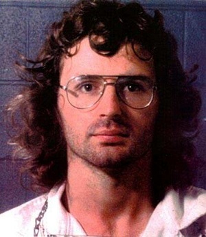 David Koresh (ródo: Biuro Szeryfa Hrabstwa McLennan, Therightperspective.org/wp-content/uploads/2009/01/david-koresh.jpg)