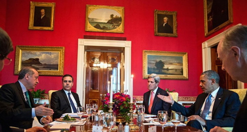 &Oacute;wczesny premier Erdogan, szef wywiadu Hakan Fidan, Sekretarz Stanu John Kerry i prezydent Obama podczas lunchu w Biaym Domu, 16 maja 2013 r. ródo: WSJ.com, 10 padziernika 2013 r.