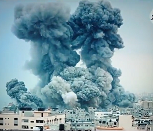 <span>Uderzenie z powietrza na meczet w Gazie będący magazynem broni Hamasu.</span>