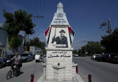 Pomnik irackiego dyktatora Saddama Husajna w Kalkilja, palestyskie terytoria, 2017 r.  