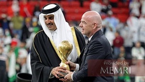 Emir Kataru Tamim bin Hamad Aal Sani z Giovannim Infantino, prezydentem FIFA, podejrzewanym o korupcj w kontekcie Mistrzostw wiata FIFA 2022 w Katarze (Zdjcie: Elbotola.com, 20 listopada 2022 r.)