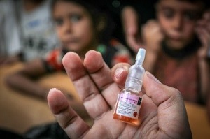UNRWA we wspópracy ze wiatow Organizacj Zdrowia i UNICEF rozpocza kampani szczepie palestyskich dzieci przeciwko polio z powodu rozprzestrzeniania si wirusa w Deir al-Balah w centralnej Strefie Gazy, 1 wrzenia 2024 r. Zdjcie: Abed Rahim Khatib/Flash90.