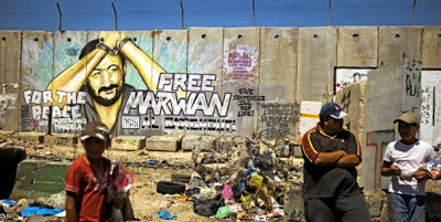 mieci, graffiti, pozbawiona celu modzie arabsko-palestyska: <br /> Uwoni Barghoutiego Dla pokoju [Image Source]