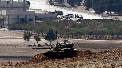 Tureccy onierze doskonale widz bojowników IS po drugiej stronie granicy.
