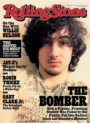 Dżochar Carnajew, zamachowiec, który podłożył bombę podczas maratonu w Bostonie na okładce magazynu „Rolling Stone”. (Źródło: Archive.foliomag.com/rolling-stones-latest-cover-terrorist-vs-rockstar/, 18 lipca 2013.)