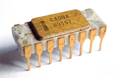 Intel 4004 był pierwszym mikroprocesorem na świecie, stworzonym w 1971 roku