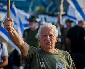 Izraelski emerytowany generał Amiram Levin, który twierdzi, że izraelskie działania w Judei i Samarii są takie jak działania nazistów w Niemczech.