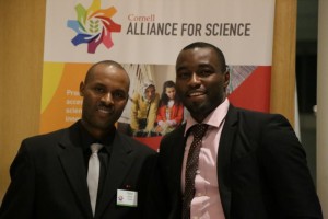 Stypendyci z 2015 r., Philbert Nyinondi, Tanzania (po lewej) & Rufai Ahmed Braimah, Ghana (po prawej). Zdjcie: Ryan Lee.