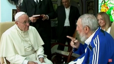 Papie Franciszek rozmawiajcy w Hawanie z Fidelem Castro 20 wrzenia 2015 (BBC wideo, zrzut z ekranu)