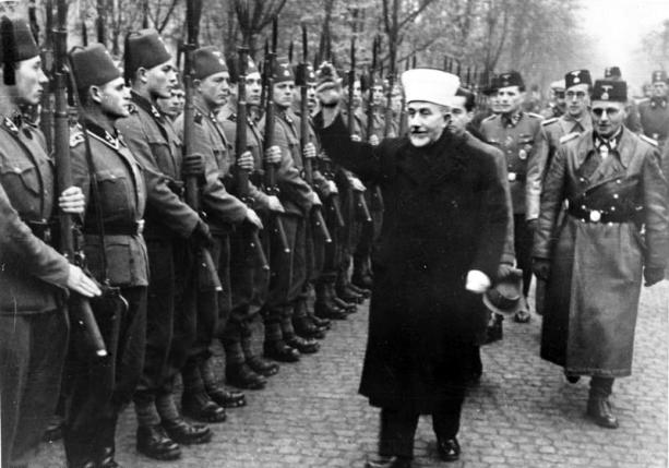 Pomysodawca Nakby, Husseini, przeglda boniackie oddziay Waffen SS w listopadzie 1943 roku.
