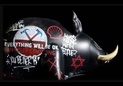 Nadmuchana winia z wymalowan Gwiazd Dawida na pokazie Rogera Watersa, The Wall, w Belgii w 2013 r. (Credit: Courtesy)