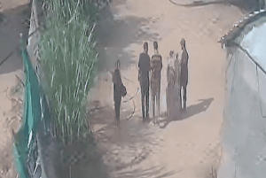 Zrzut ekranu nagrania wideo przedstawiajcego Sziri, Ariela i Kfira Bibasów w Strefie Gazy, tu po tym, jak zostali wzici jako zakadnicy przez Hamas 7 padziernika. 19 lutego 2024 r. ródo: IDF.