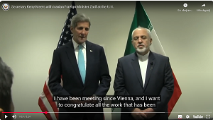 <span>Iraski Najwyszy Przywódca Ali Chamenei uwaa, e skoro on i Ruhollah Chomeini potrafili gra na siedmiu prezydentach USA jak na skrzypcach, nie ma powodu, dla którego nie miaoby to zadziaa z ósmym. Na zdjciu: ówczesny minister spraw zagranicznych Iranu Mohammad Davad Zarif (po prawej) podczas spotkania z ówczesnym sekretarzem stanu USA Johnem Kerrym w siedzibie Organizacji Narodów Zjednoczonych  w 2023 r. w Nowym Jorku. (Zdjcie: Zrzut z ekranu wideo)</span>