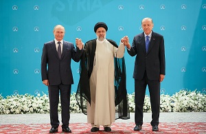 Raisi z Putinem i Erdoganem na spotkaniu w Teheranie w lipcu 2022r. (Wikipedia)