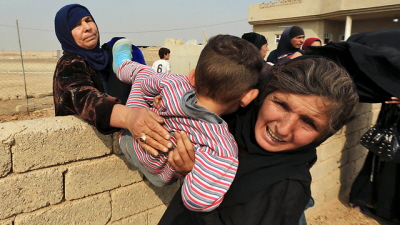 Uciekinierzy z Mosulu w Iraku. wiat patrzy, wie i milczy (Zdjcie: AP)