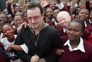 Bono przez dziesięciolecia pracował nad złagodzeniem ubóstwa, głodu i chorób w Afryce.
