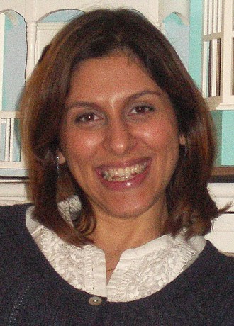 Obecnie wśród zagranicznych obywateli przetrzymywanych jako zakładnicy w Iranie jest Nazanin Zaghari-Ratcliffe, Brytyjka, która w 2016 roku razem ze swoją wówczas 22-miesięczną córką pojechała do Iranu, by odwiedzić w Nowruz swoją rodzinę i została aresztowana przy wsiadaniu do samolotu, w drodze powrotnej do Wielkiej Brytanii. Na zdjęciu: Nazanin Zaghari-Ratcliff w 2011 roku (Źródło: Wikipedia)