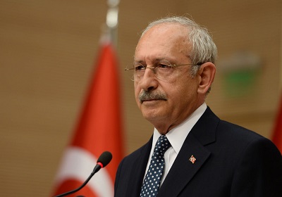 W spektakularnym pokazie przemocy fani prezydenta Turcji, Recepa Tayyip Erdoğana w kwietniu niemal zlinczowali Kemala Kılıçdaroğlu, przywódc gównej partii opozycyjnej, Republikaskiej Partii Ludowej (CHP). Na zdjciu: Kemal Kılıçdaroğlu. (Zdjcie: Erhan Ortac/Getty Images)