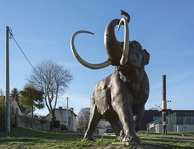 Model mamuta w Szytnie (Źródło: Wikipedia)