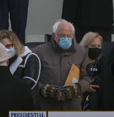 Senator Bernie SANDERS i jego synne obecnie rkawiczki na inauguracji prezydenta USA, Joego Bidena 20 stycznia.(Zrzut z ekranu YouTube)