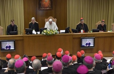 Papiez Franciszek otwiera szczyt na temat ochrony niepenoletnich w Kosciele.