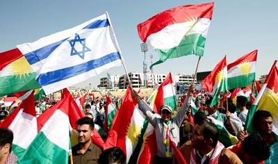 Iraccy Kurdowie z flag izraelsk obok flagi kurdyjskiej. Zdjcie: Aljazeera.net, 2 padziernika 2017