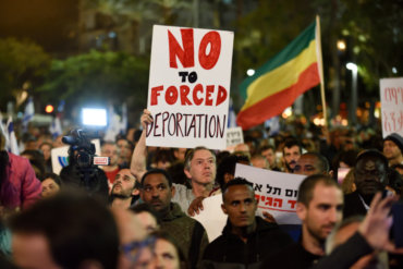 Ponad 20 tysicy afrykaskich azylantów i aktywistów praw czowieka demonstrowao w Tel Awiwie przeciwko planom deportowania afrykaskich azylantów. Zdjcie:  Gili Yaari/Flash90