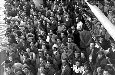 <span>ydowscy imigranci z Europy na statku S.S. Atzmaut (po hebrajsku „Niepodlego”) w drodze do portu w Hajfie zaledwie na kilka tygodni przed 14 maja 1948. (photo credit: REUTERS)</span>