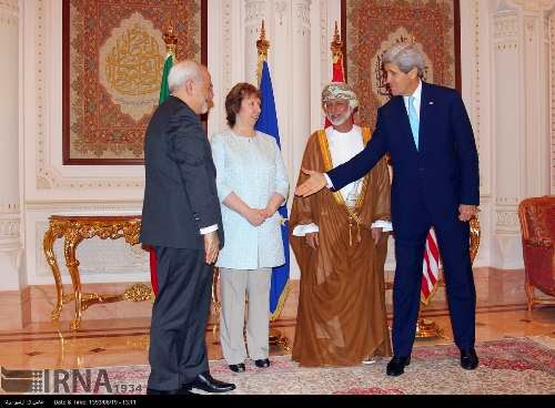 Kerry w Muscat: Cze, musz ju i [Zdjcie: Iran's Islamic Republic News Agency]