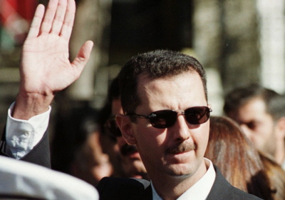Prezydent syryjski Baszar Assad pozdrawia swoich  zwolenników w Damaszku (zdjcie: REUTERS)