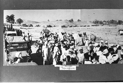 Konwój uchodców z Zachodniego Pakistanu w 1947 r. {By Photo Division, Government of India [Public domain], via Wikimedia Commons}