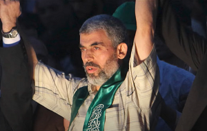<span>Nie jest zaskoczeniem, e Hamas, wyranie podbudowany faktem, e Stany Zjednoczone s po jego stronie, zwikszy dania. Teraz mówi, e chce jeszcze wikszych ustpstw ze strony Izraela. Gdzie jest jakakolwiek presja USA na Hamas, Iran czy Katar? Na zdjciu: przywódca Hamasu w Gazie Jahja Sinwar (Zdjcie: zrzut z ekranu wideo)</span>