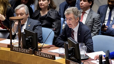 Bliskie przyjrzenie si gosowaniom Niemiec w ONZ na przestrzeni ostatnich kilku lat ujawnia niepokojce podwójne standardy w caym szeregu spraw, szczególnie w sprawie praw czowieka, o których rzd Niemiec twierdzi, e s „kamieniem wgielnym” jego polityki. Na zdjciu: ambasador przy ONZ, Christoph Heusgen na posiedzeniu Rady Bezpieczestwa ONZ.