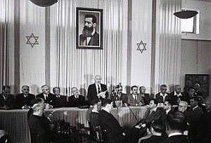 David Ben-Gurion ogłasza 14 maja 1948 roku powstanie niepodległego Izraela. (Źródło zdjęcia: Wikipedia)
