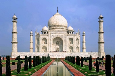 Mogołowie wydawali pieniądze na pomniki i meczety, a nie na edukację (fot. Tadż Mahal, Agra)