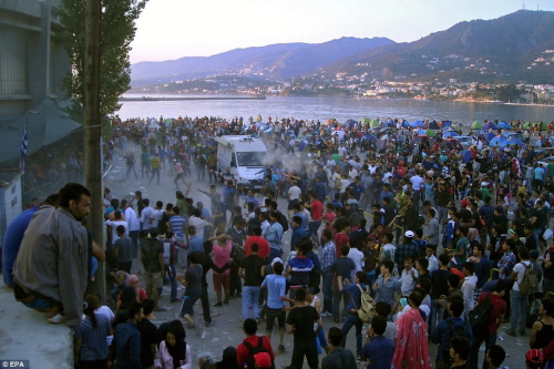 <br />Bunt w obozie dla uchodźców na wyspie Lesbos, wrzesień 2015.