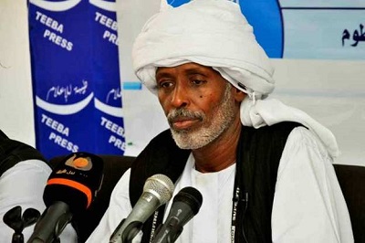 Przywódca plemienny z Sudanu Wschodniego, Muhammad Al-Amin Turk, na niedawnej konferencji prasowej.  